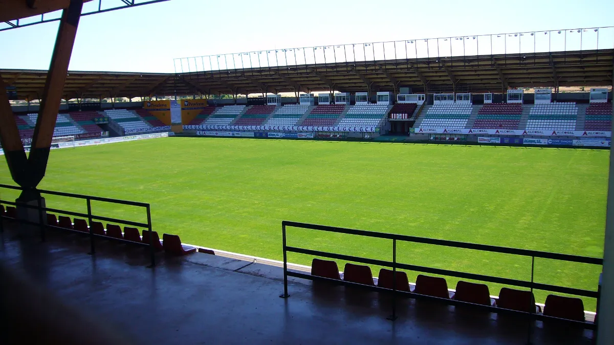 Interior del estadio Ruta de la Plata de Zamora, campo del Zamora CF que presidió Víctor de Aldama