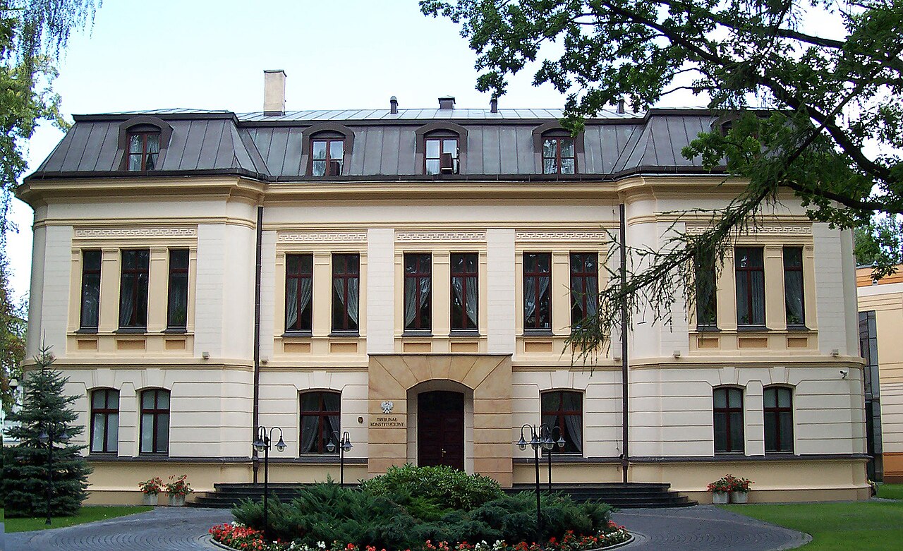 Fachada de la sede del Tribunal Constitucional de Polonia en Varsovia