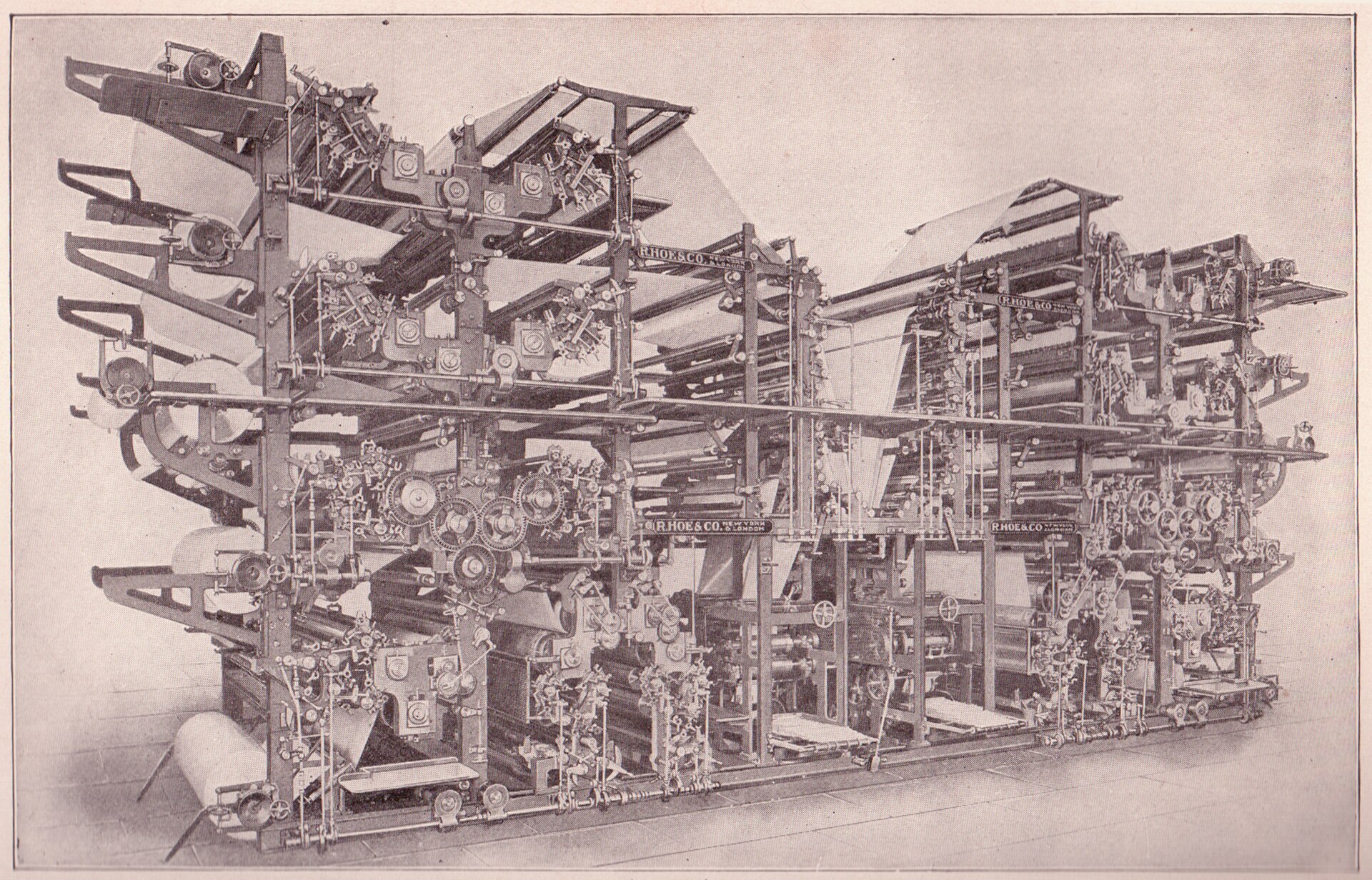 Grabado antiguo de una rotativa de imprenta de periódicos, en recuerdo de Augusto Delkáder
